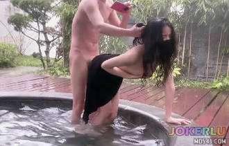  温泉旅游浴池无套内射-寒烟